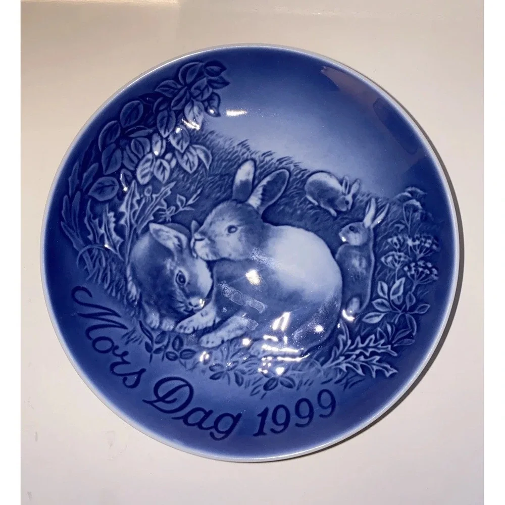 Bing & Grondahl Denmark Mother's Day 1999 Rabbit & Young Plate